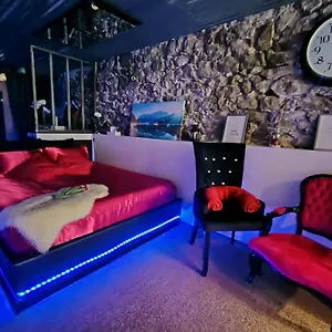 Sweet Loft Grenoble-love Avec Jacuzzi & Sauna , Grenoble France